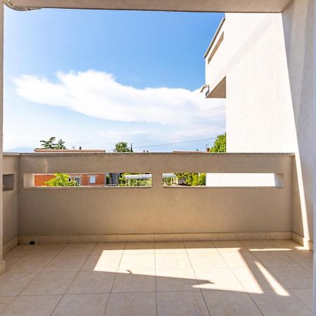 Apartment Demo Malinska Esterno foto