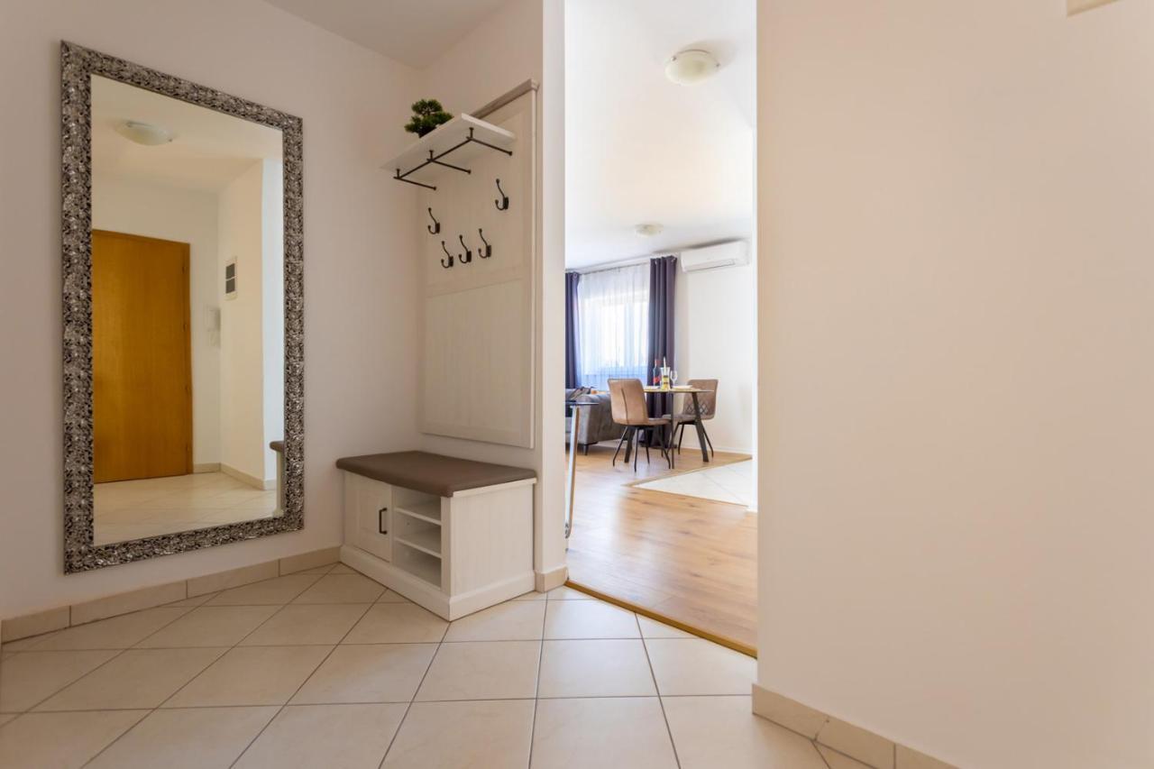 Apartment Demo Malinska Esterno foto