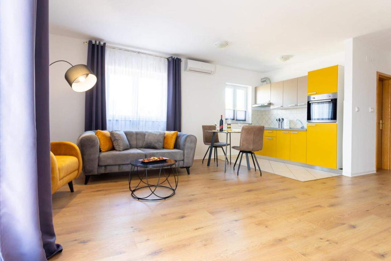 Apartment Demo Malinska Esterno foto