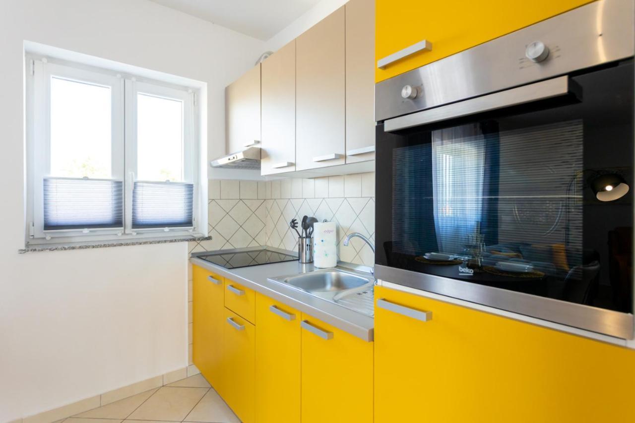 Apartment Demo Malinska Esterno foto