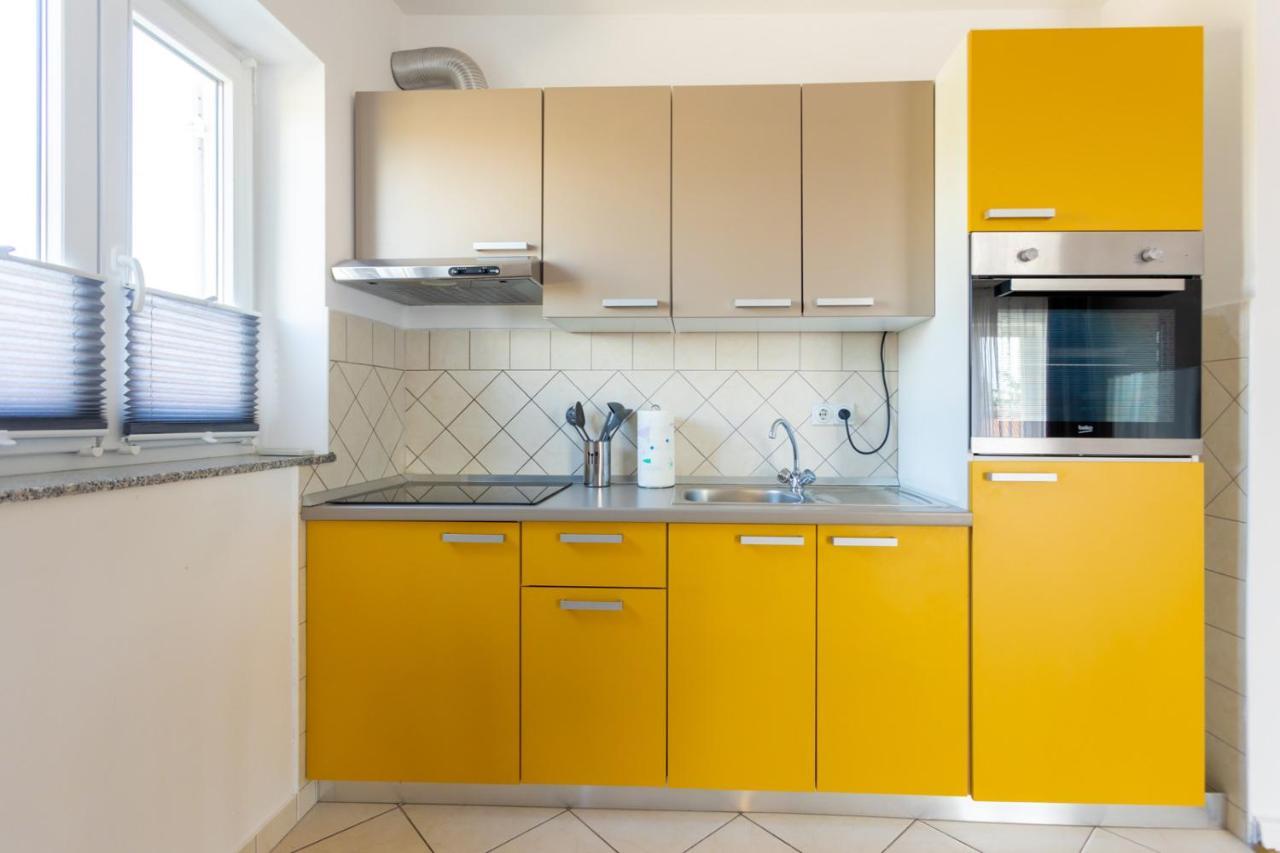 Apartment Demo Malinska Esterno foto