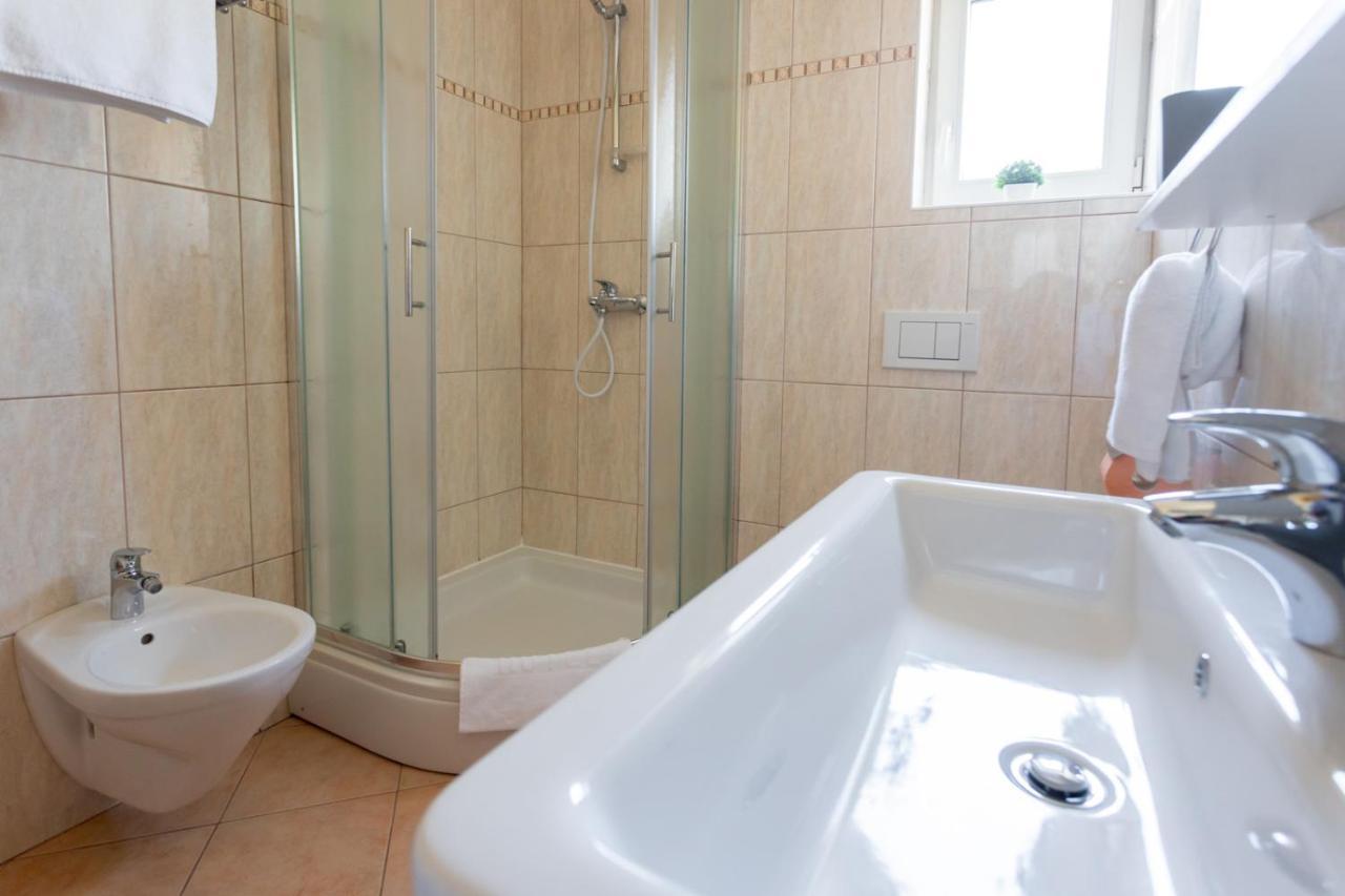 Apartment Demo Malinska Esterno foto